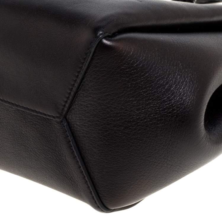Pre Owned Saint Laurent Black Leather Jen Bucket Crossbody Bag