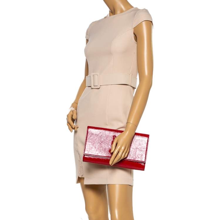 Belle de jour patent leather clutch bag Yves Saint Laurent Red in