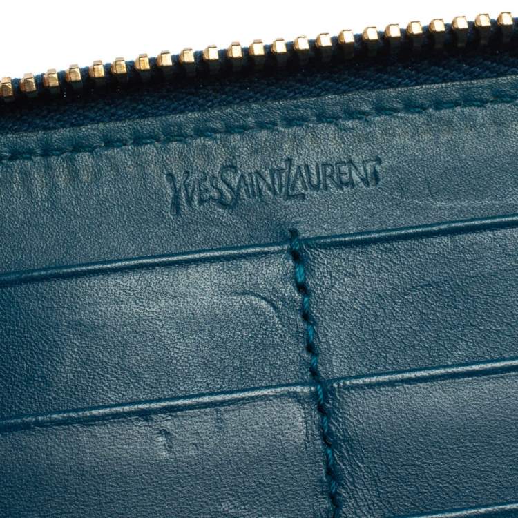 مملوكة مسبقًا Saint Laurent Blue Patent Leather Belle De Jour Zip Around  Wallet