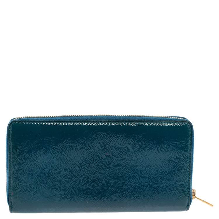 مملوكة مسبقًا Saint Laurent Blue Patent Leather Belle De Jour Zip Around  Wallet