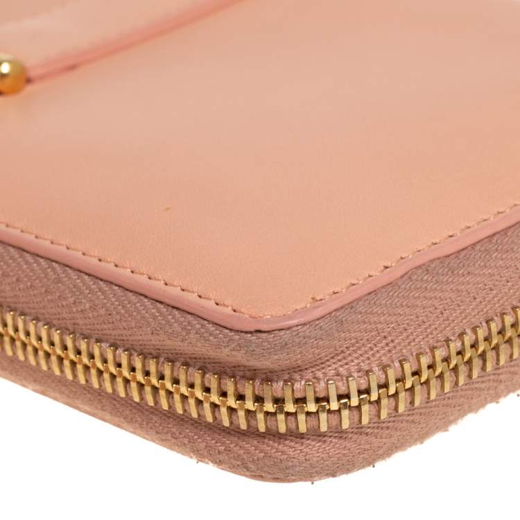 مملوكة مسبقًا Saint Laurent Peach Leather Y-Ligne Zip Around Wallet