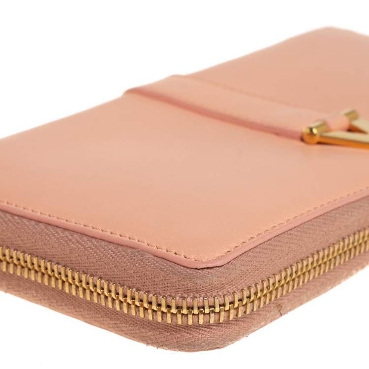 مملوكة مسبقًا Saint Laurent Peach Leather Y-Ligne Zip Around Wallet