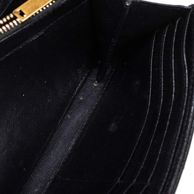 مملوكة مسبقًا Saint Laurent Black Chevron Leather Monogram Envelope Continental Wallet