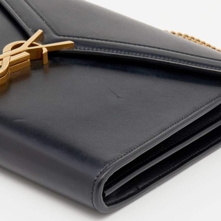 مملوكة مسبقًا Saint Laurent Black Leather Cassandra Wallet on Chain