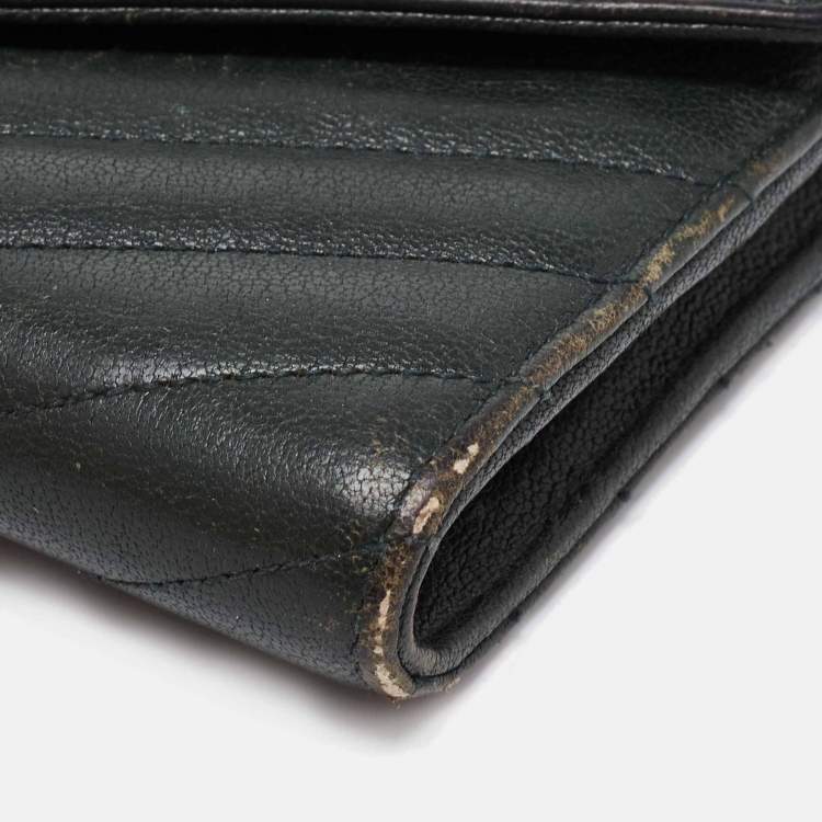 مملوكة مسبقًا Saint Laurent Dark Green Chevron Leather Cassandre Continental Wallet