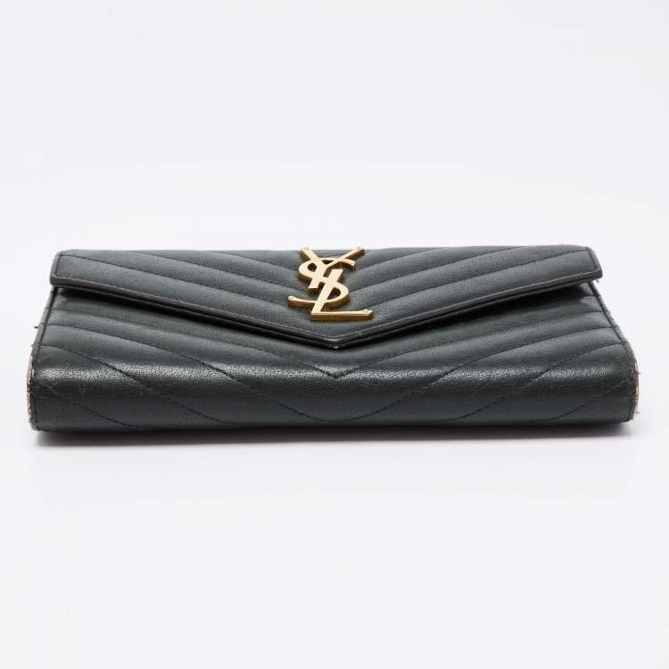 مملوكة مسبقًا Saint Laurent Dark Green Chevron Leather Cassandre Continental Wallet