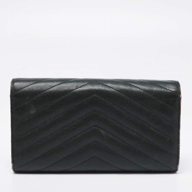 مملوكة مسبقًا Saint Laurent Dark Green Chevron Leather Cassandre Continental Wallet