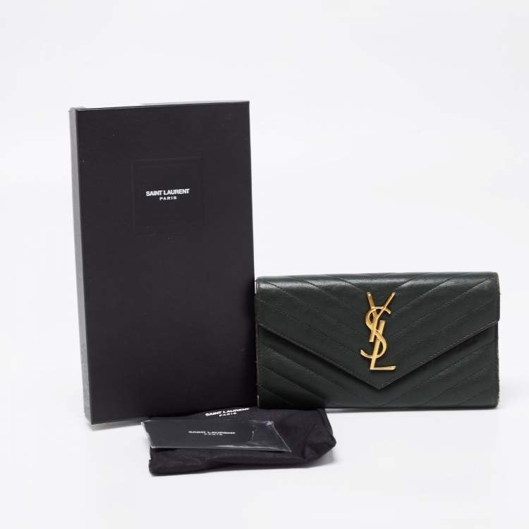 مملوكة مسبقًا Saint Laurent Dark Green Chevron Leather Cassandre Continental Wallet
