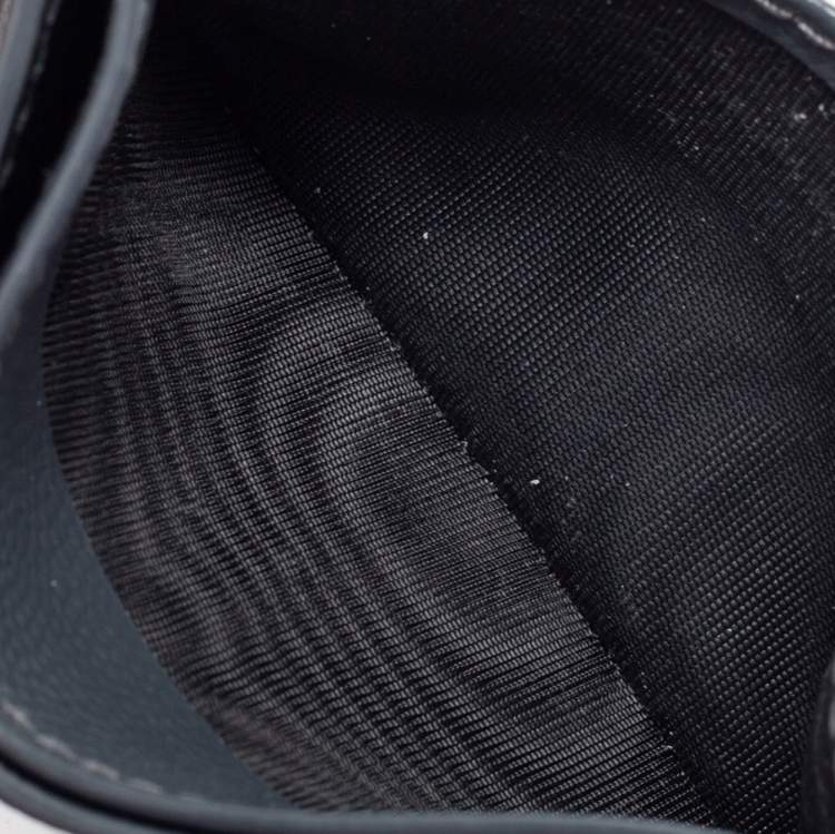 مملوكة مسبقًا Saint Laurent Black Monogram Leather Logo Card Holder