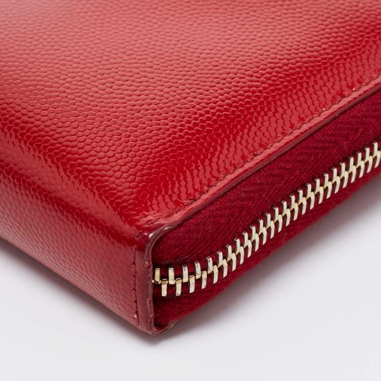 مملوكة مسبقًا Saint Laurent Red Patent Leather Zip Around Wallet
