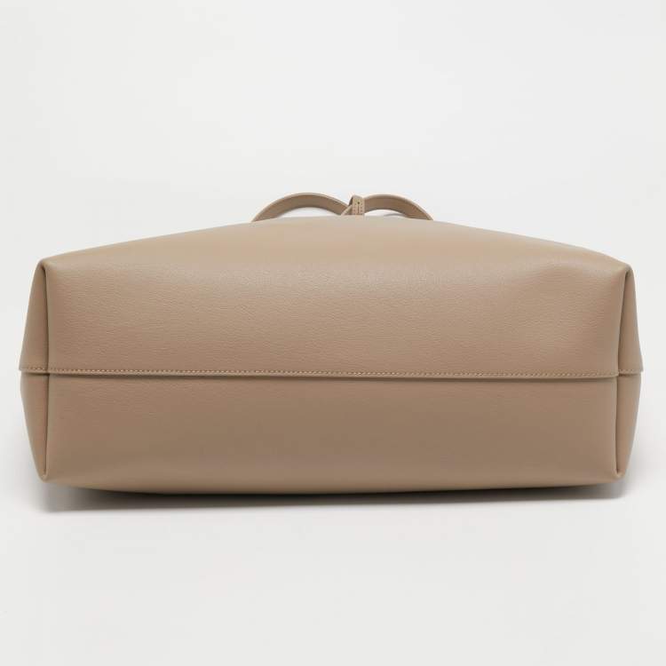 Pre Owned Saint Laurent Beige Leather E/W Shopper Tote