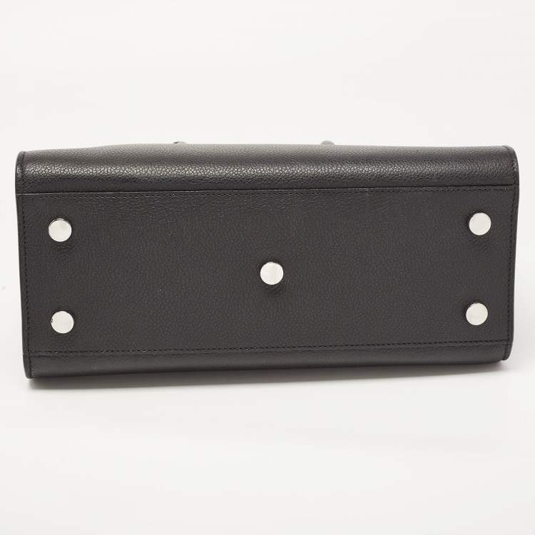 مملوكة مسبقًا Saint Laurent Black Leather Baby Classic Sac De Jour Tote