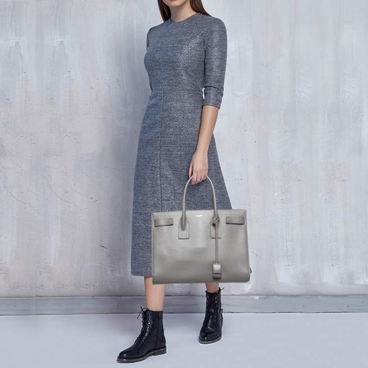 مملوكة مسبقًا Saint Laurent Grey Leather Medium Sac De Jour Tote