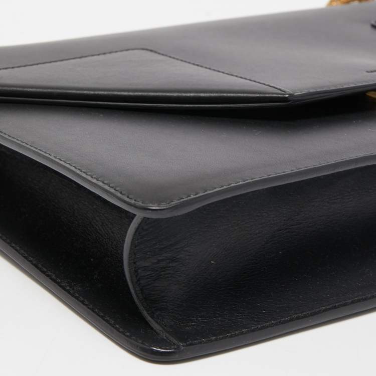 مملوكة مسبقًا Saint Laurent Black Leather Medium Betty Shoulder Bag