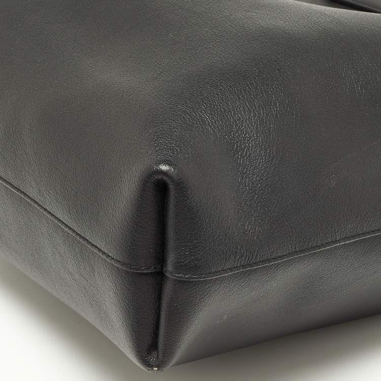 مملوكة مسبقًا Saint Laurent Black Leather Toy Shopper Tote