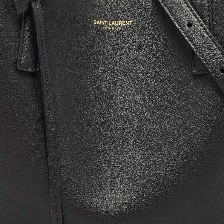 مملوكة مسبقًا Saint Laurent Black Leather Toy Shopper Tote