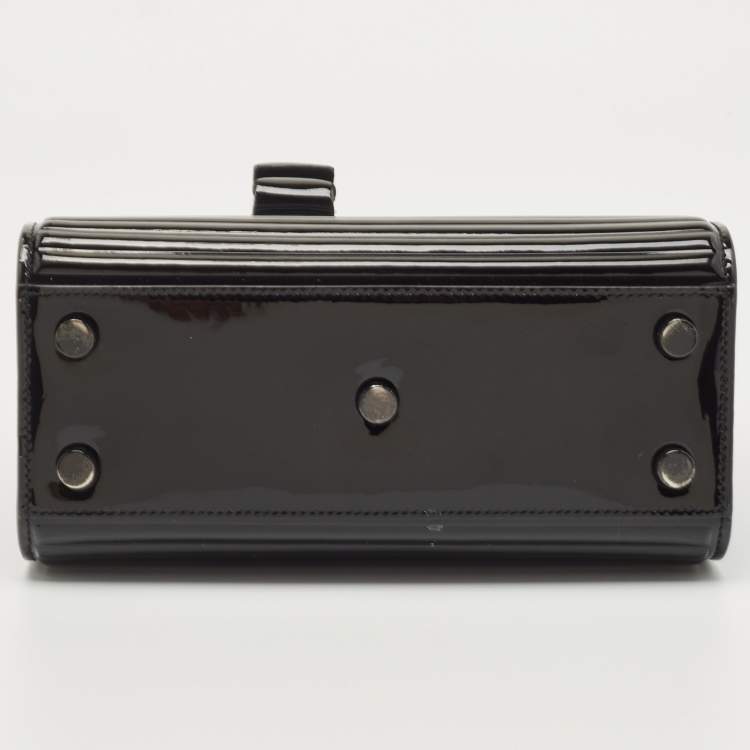 مملوكة مسبقًا Saint Laurent Black Patent Leather Nano Classic Sac De Jour Tote