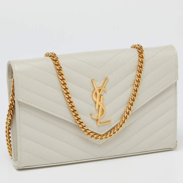 مملوكة مسبقًا Saint Laurent Off White Matelasse Leather Monogram Chain Clutch