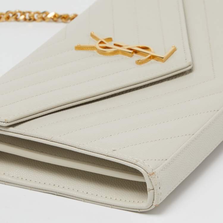 مملوكة مسبقًا Saint Laurent Off White Matelasse Leather Monogram Chain Clutch