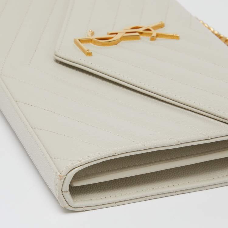 مملوكة مسبقًا Saint Laurent Off White Matelasse Leather Monogram Chain Clutch