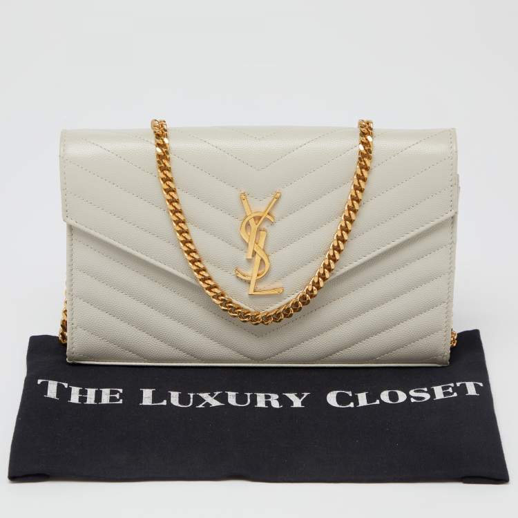 مملوكة مسبقًا Saint Laurent Off White Matelasse Leather Monogram Chain Clutch
