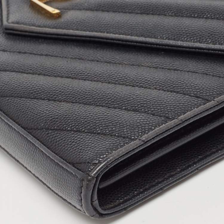 مملوكة مسبقًا Saint Laurent Black Matelassé Leather Cassandre Wallet on Chain