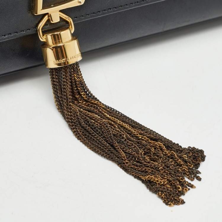 مملوكة مسبقًا Saint Laurent Black Leather Kate Tassel Clutch