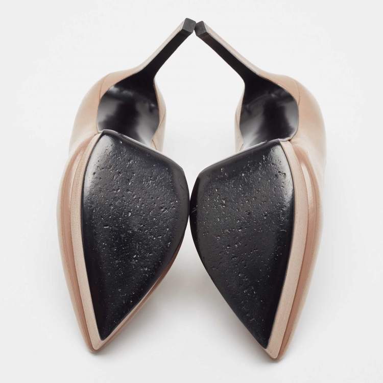 مملوكة مسبقًا Saint Laurent Brown Patent Leather Janis Pumps Size 38