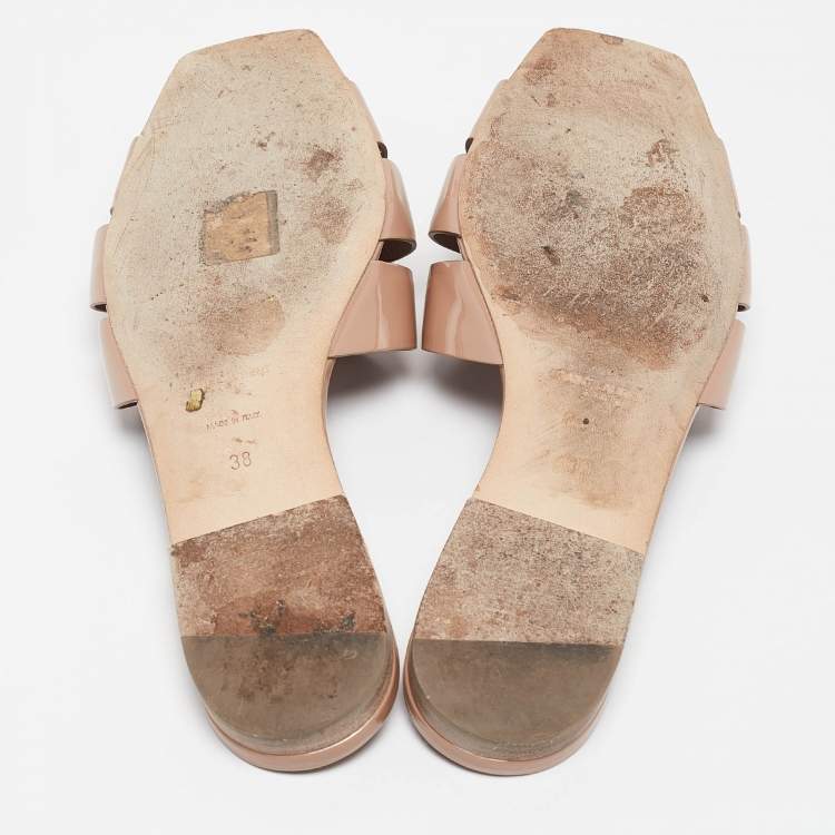 مملوكة مسبقًا Saint Laurent Beige Patent Leather Tribute Flat Sandals Size 38