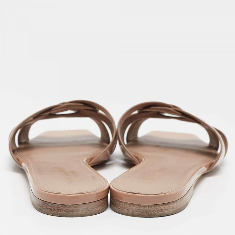 مملوكة مسبقًا Saint Laurent Beige Patent Leather Tribute Flat Sandals Size 38