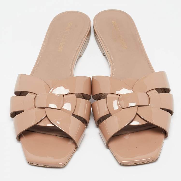 مملوكة مسبقًا Saint Laurent Beige Patent Leather Tribute Flat Sandals Size 38