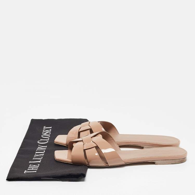 مملوكة مسبقًا Saint Laurent Beige Patent Leather Tribute Flat Sandals Size 38