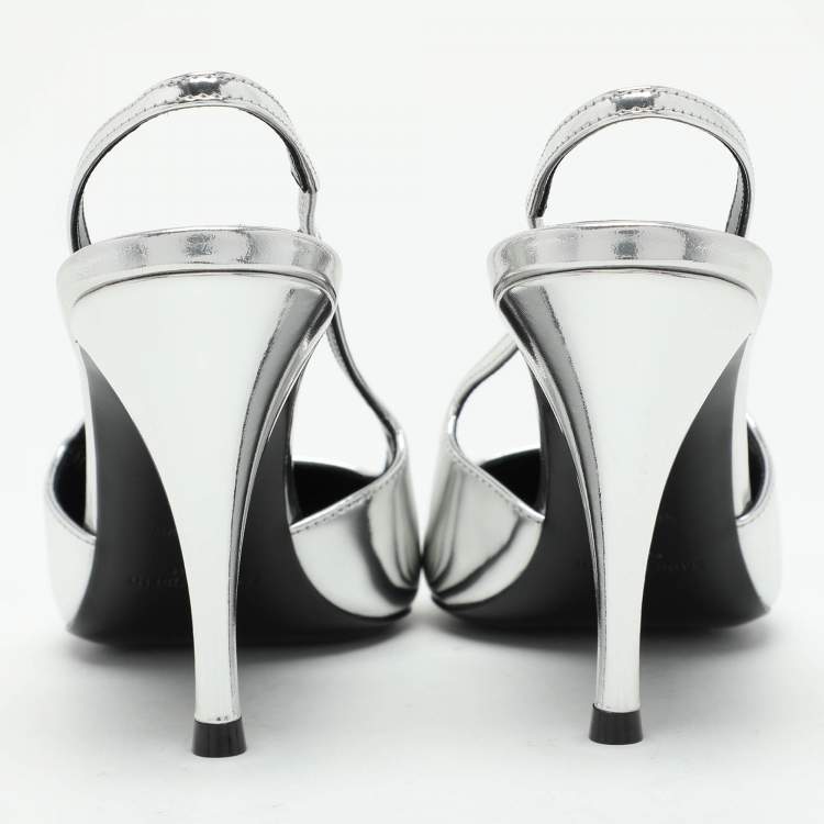 مملوكة مسبقًا Saint Laurent Silver Leather Blade Slingback Pumps Size 36