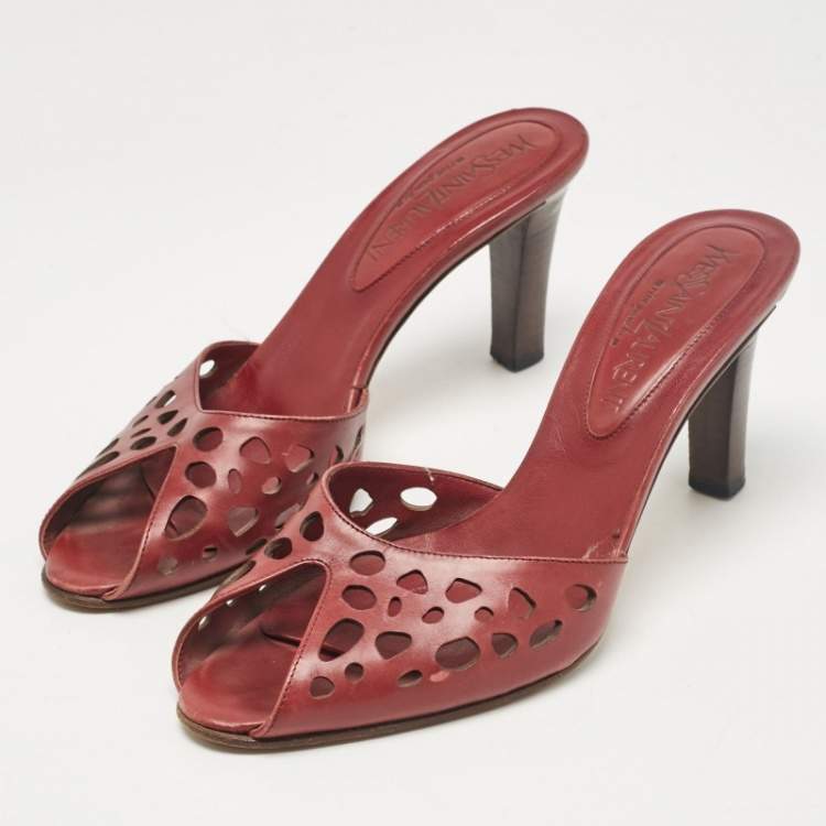 Pre Owned Saint Laurent Burgundy Leather Slide Sandals Size 39
