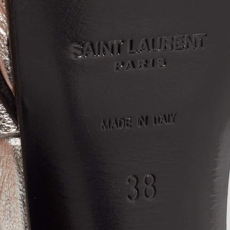 مملوكة مسبقًا Saint Laurent Silver Leather Tribute Sandals Size 38