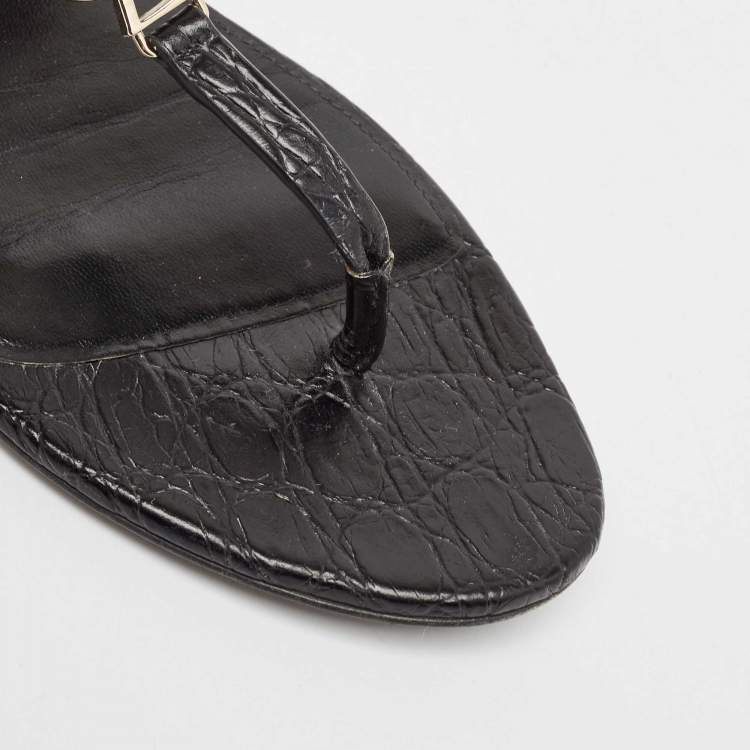 مملوكة مسبقًا Saint Laurent Black Croc Embossed Leather Cassandra Flat Sandals Size 39