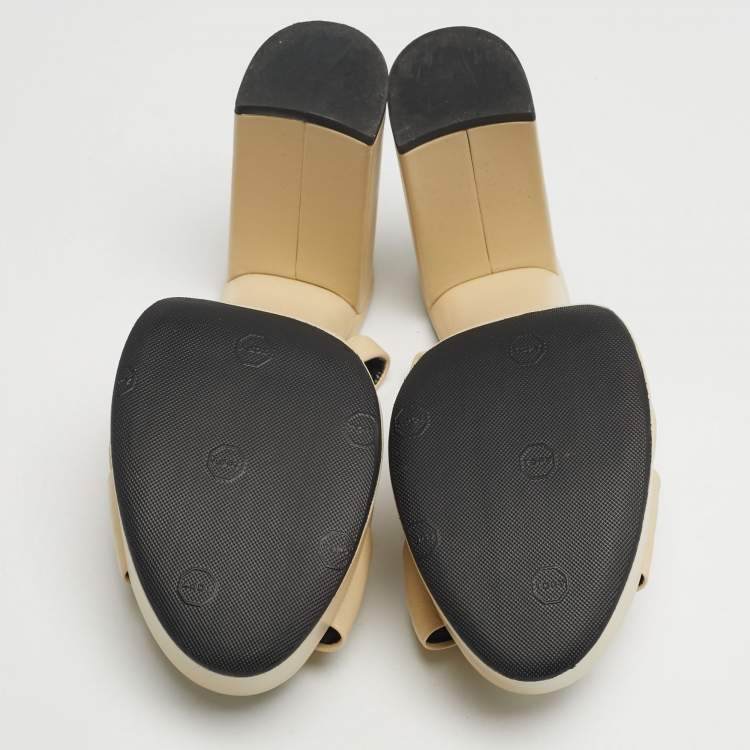 Pre Owned Saint Laurent Bianca Size 40 Cream Leather Ankle Strap Sandals