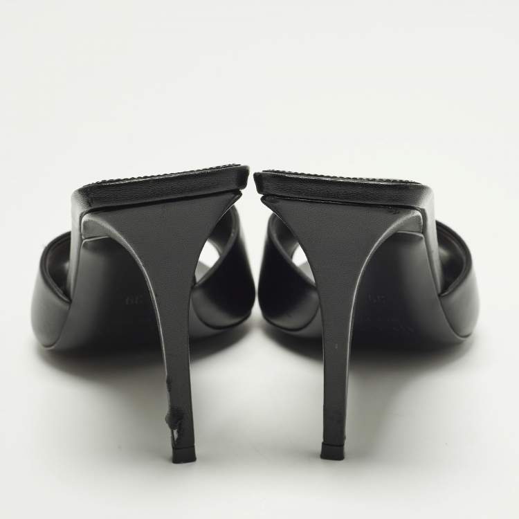 Pre Owned Saint Laurent LA 16 Size 39 Black Leather Slide Sandals