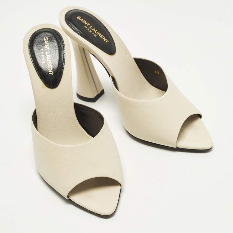 Pre Owned Saint Laurent  Suite 105 Size 37 White Fabric Mules