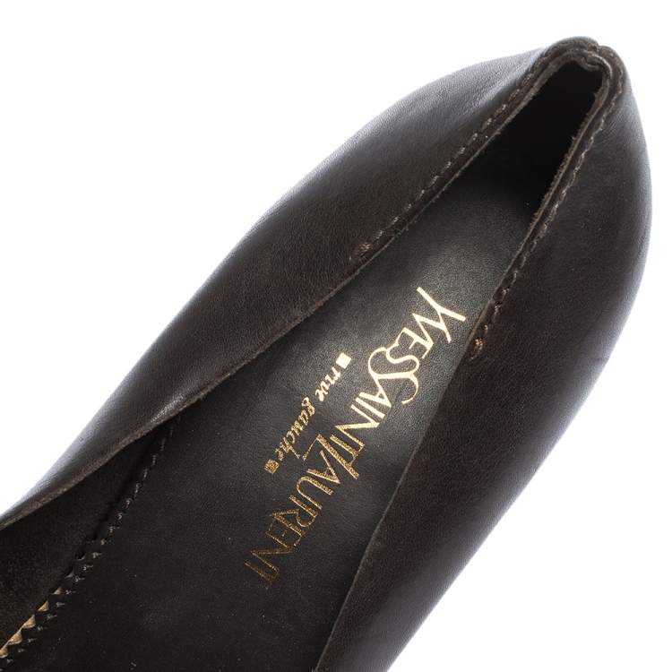 مملوكة مسبقًا Saint Laurent Dark Brown Leather Ring Buckle Fringe Peep toe Pumps Size 39.5