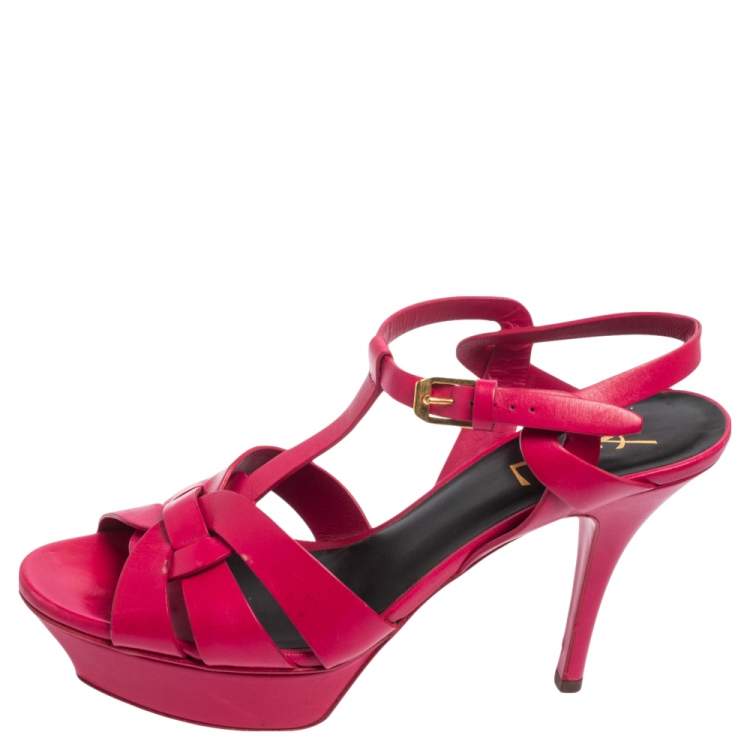 CHRISTIAN LOUBOUTIN: Chick wedge sandals in patent leather - Fuchsia