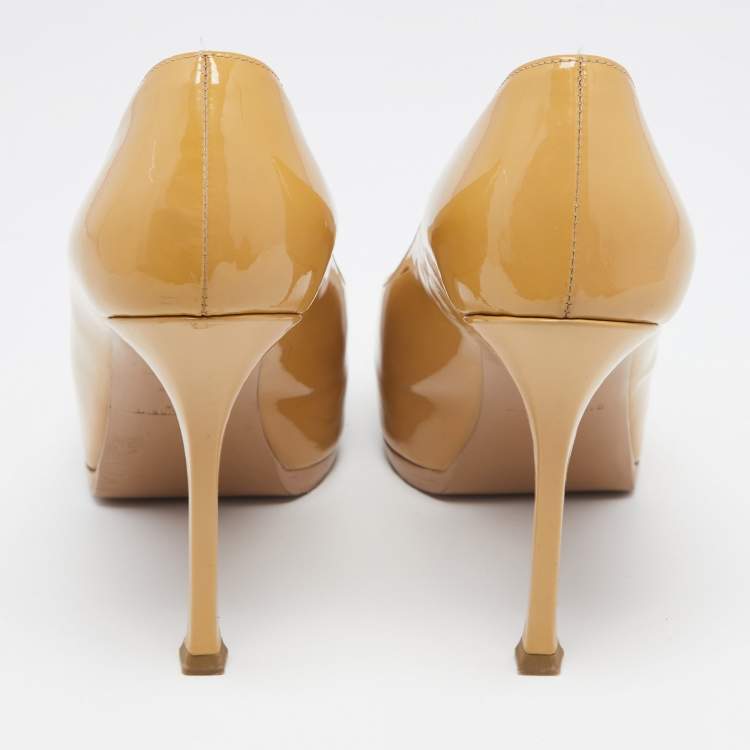 مملوكة مسبقًا Saint Laurent Beige Patent Leather Tribtoo Platform Pumps Size 37.5