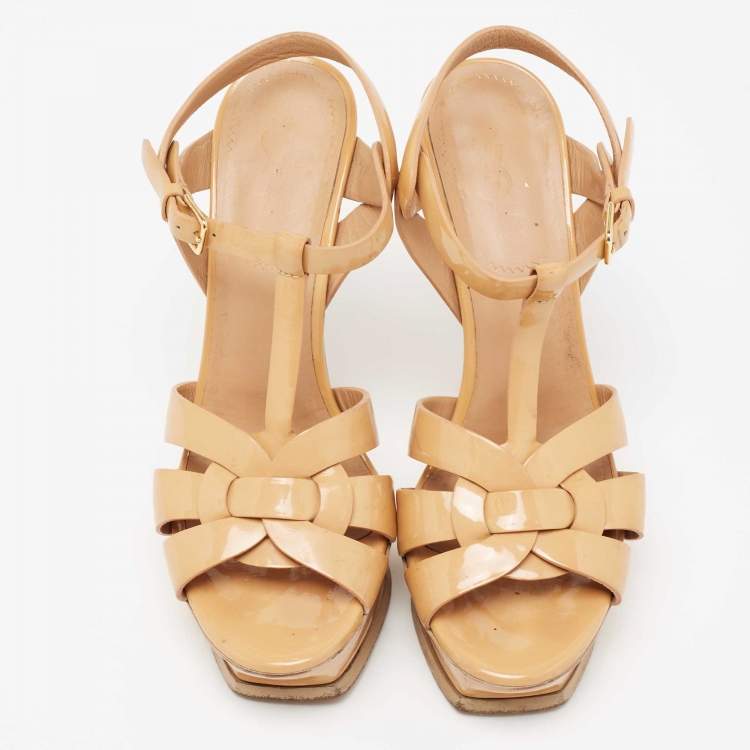 مملوكة مسبقًا Saint Laurent Beige Patent Leather Tribute Platform Sandals Size 38.5 
