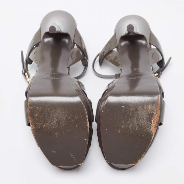 مملوكة مسبقًا Saint Laurent Grey Patent Leather Tribute Sandals Size 39