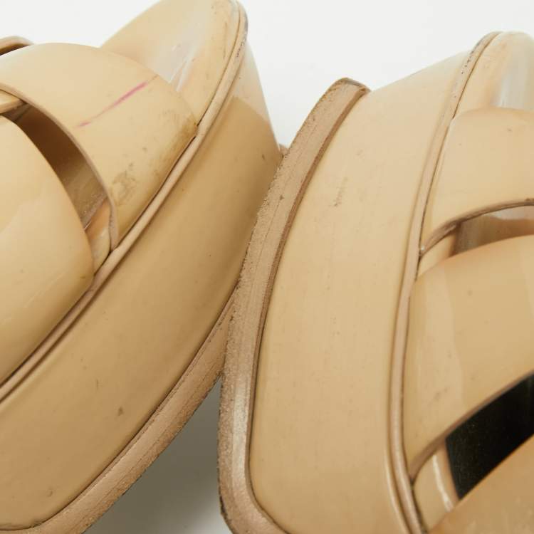 مملوكة مسبقًا Saint Laurent Beige Patent Leather Tribute Platform Sandals Size 39