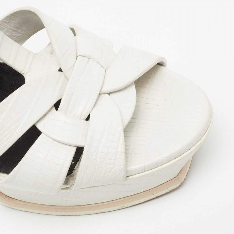 مملوكة مسبقًا Saint Laurent White Lizard Embossed Leather Tribute Sandals Size 39