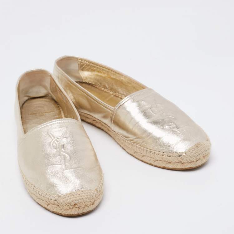 مملوكة مسبقًا Saint Laurent Light Gold Leather Embossed Logo Espadrille Flats Size 39.5
