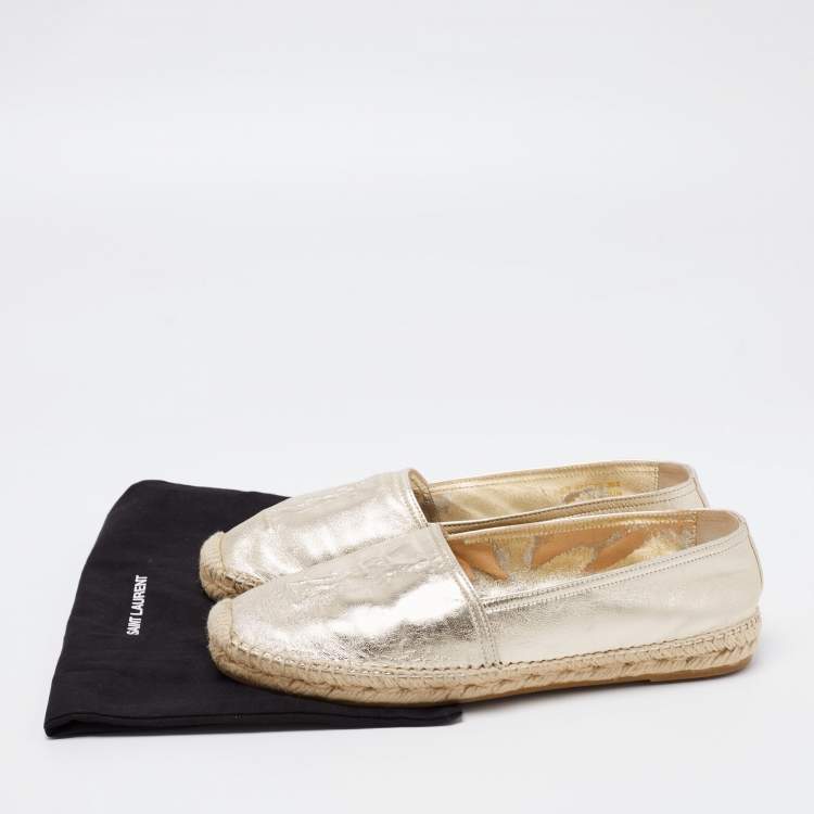 مملوكة مسبقًا Saint Laurent Light Gold Leather Embossed Logo Espadrille Flats Size 39.5