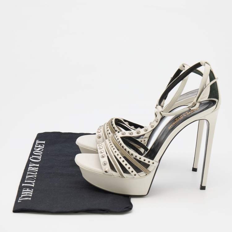 مملوكة مسبقًا Saint Laurent White Leather Alice Studded Platform Sandals Size 39.5