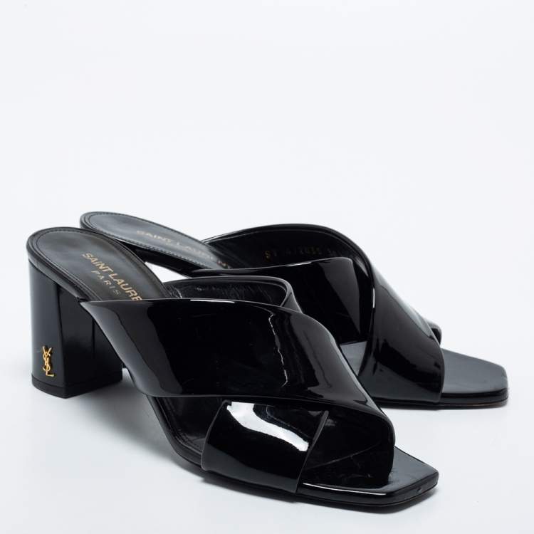 مملوكة مسبقًا Saint Laurent Black Patent Leather Loulou Slide Sandals Size 38.5